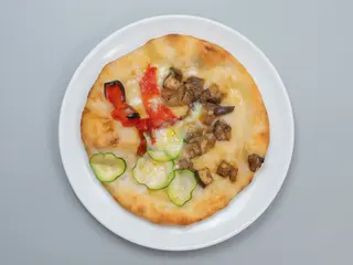 Vegetariana bianca al piatto