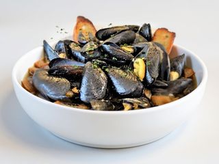 Sauté di cozze in bianco