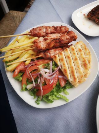 Menù kalamaki pollo spiedini