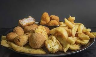Misto caldo: patatine, panelle, crocchè, arancinette