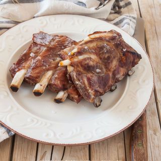 Costine di maiale CBT, peperone crusco, patate al cartoccio