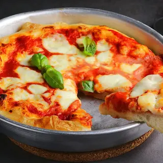pizza padellino pomodoro e mozzarella