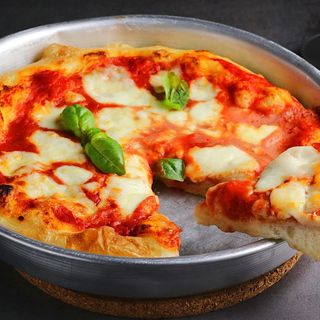 pizza padellino pomodoro e mozzarella