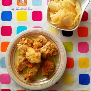 bocconi di pollo fritto con patate chips