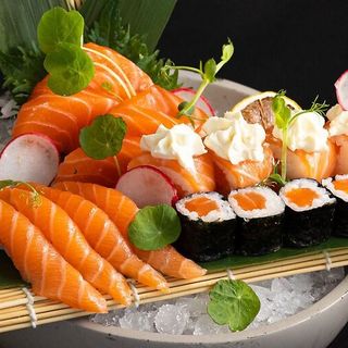 243.. Sushi sashimi misto
