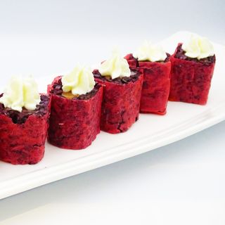 60.. Hosomaki pink sake