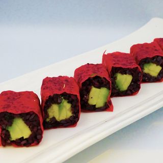 61.. Hosomaki pink avocado