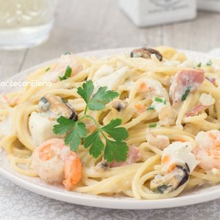 283..SPAGHETTI FRUTTI DI MARE CON PANNA