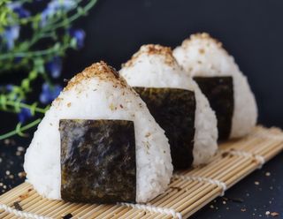 281 Onigiri tonno cotto - 1 pezzo