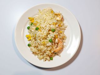 32. Riso alla cantonese con gamberi