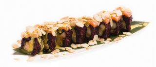 121. Black uramaki mandorle - 8 pezzi