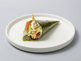 43. Temaki maguro