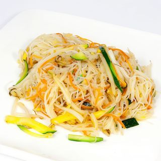 211.SPAGHETTI DI RISO CON MANZO 