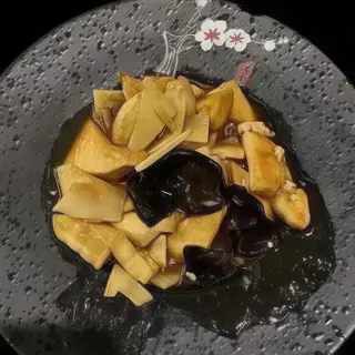 96. Tofu con funghi e bambù