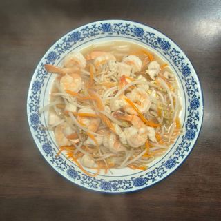 107. Gamberi e pollo saltati 