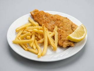 Cotoletta di pollo e patatine fritte