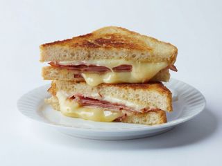 Toast formaggio e prosciutto cotto