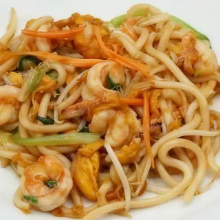 130. Udon saltato con frutti di mare