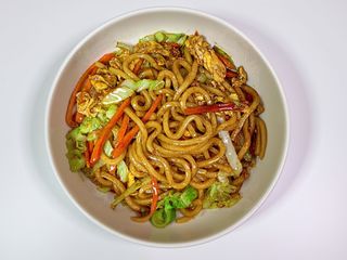 126. Udon saltato con verdure