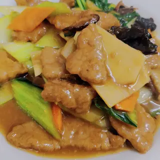 173. Vitello con verdure miste