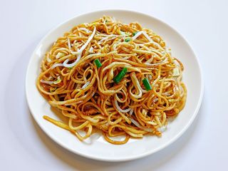 138. Ramen con verdure saltato