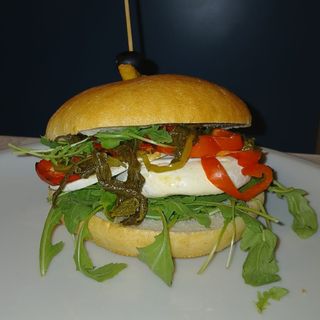 Burger Tomino con una bevanda a scelta