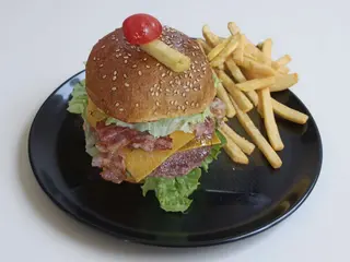 Angus Bacon Burger con una bevanda a scelta