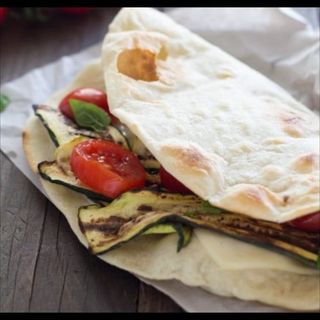 Piadina mozzarella e verdure grill