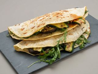 Piadina Vegetariana, pomodoro, cipolla, funghi, crauti melanzane sott'olio 