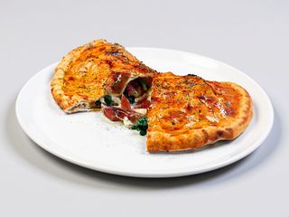 Pizza calzone alla Napoli