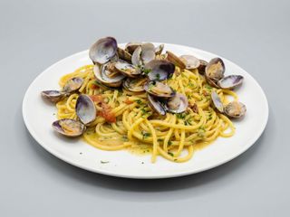 Fettuccine con vongole e ricci