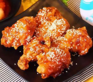 Pollo fritto coreano con salsa piccante classico