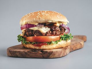 2. Hamburger, cip caramellata, bbq, rucola, funghi, scamorza