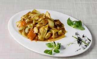 815.pollo in salsa curry(pollo,carote,cipola,bambu,latte di cocco)