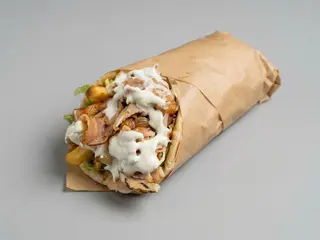 Pita greca kebab e patatine