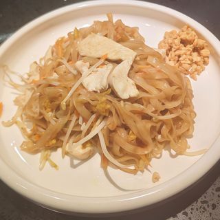 PAD THAI CON POLLO