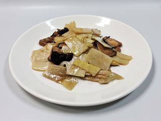 BAMBÙ E FUNGHI SALTATI