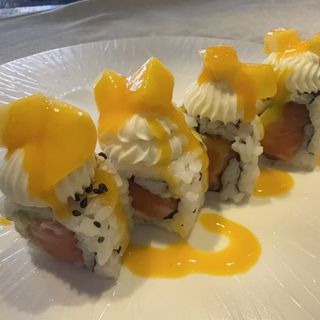 Uramaki sake mango