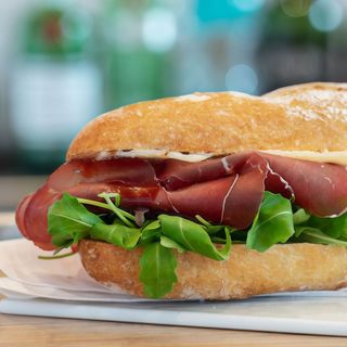 Panino bresaola, rucola e grana