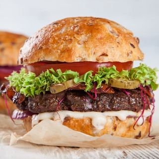 Panino hamburger di fassona 200 g, fontal e lattuga