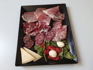 Taglieri salumi e formaggi 1