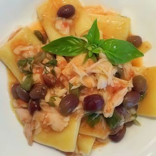 Pasta tonno pomodoro capperi e olive