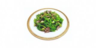 Maiale con peperoni e bambù