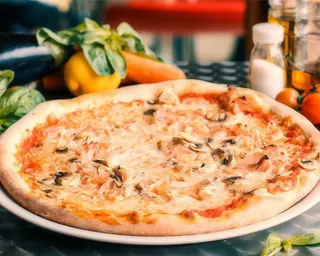 Prosciutto e funghi