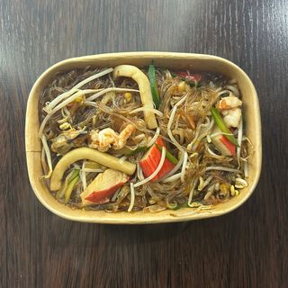 Spaghetti di soia con frutti di mare verdure miste