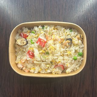 Riso saltato con frutti di mare