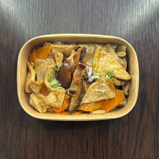 Tofu con bambù e funghi