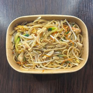Spaghetti con pollo e verdure