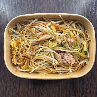 Spaghetti con carne e verdure