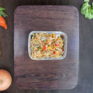 Spaghetti con frutti di mare e verdure